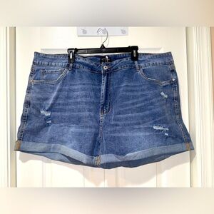 Bloomchic Denim plus size Women's Shorts. Size 26. GUC.